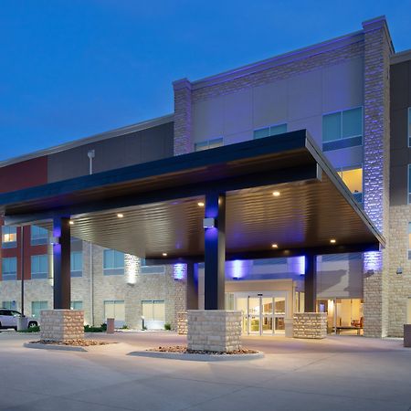 Holiday Inn Express & Suites Great Bend By Ihg Zewnętrze zdjęcie