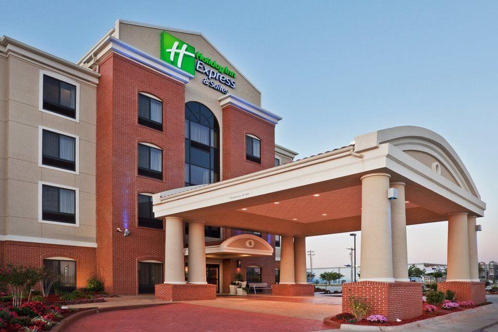 Holiday Inn Express & Suites Great Bend By Ihg Zewnętrze zdjęcie