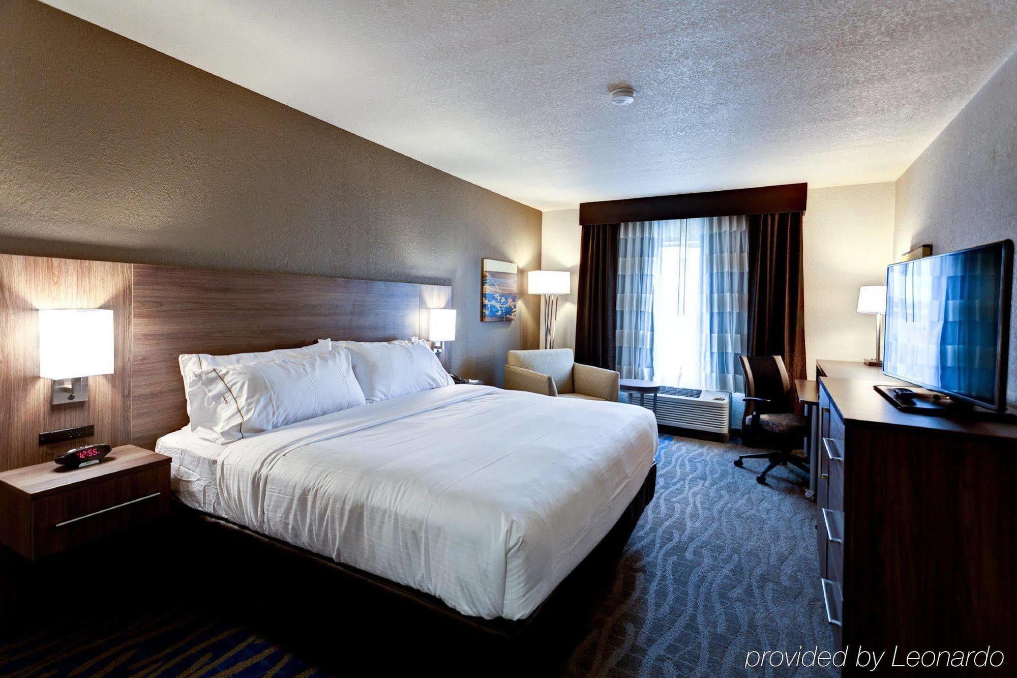 Holiday Inn Express & Suites Great Bend By Ihg Zewnętrze zdjęcie