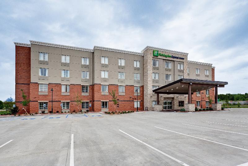 Holiday Inn Express & Suites Great Bend By Ihg Zewnętrze zdjęcie